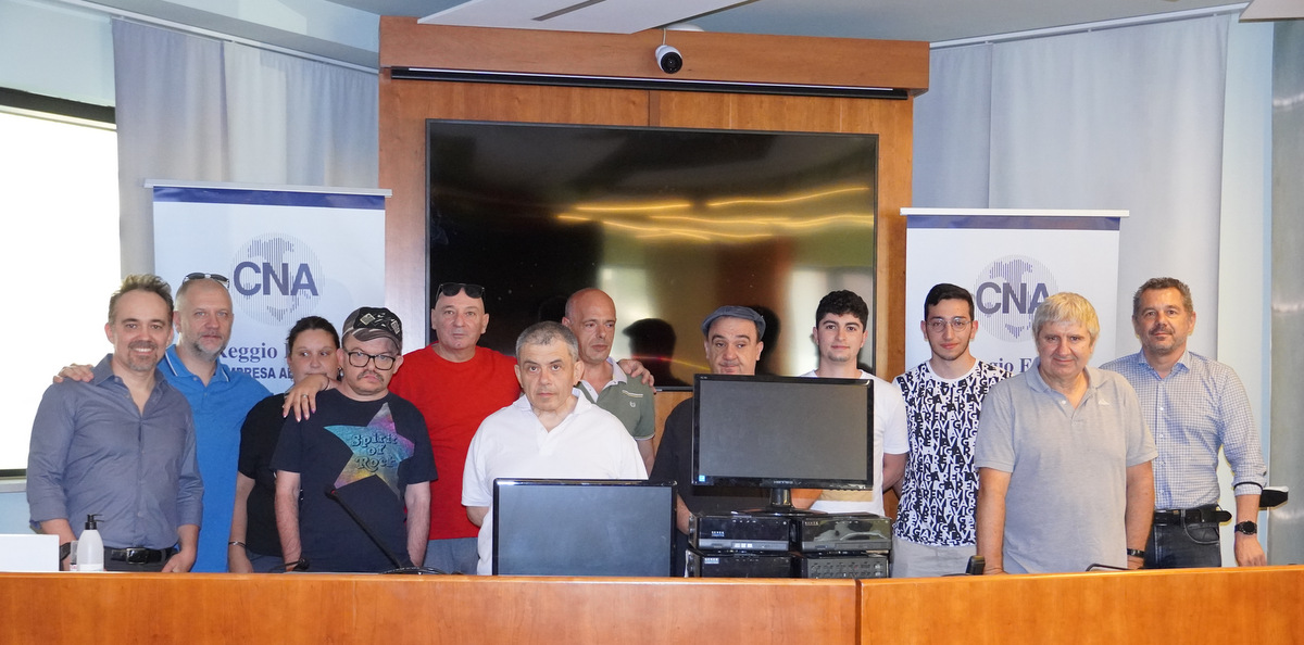 Reggio Emilia, CNA dona 10 computer per il progetto Dejavu